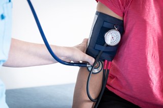 Patient f&aring;r blodtryck m&auml;tt