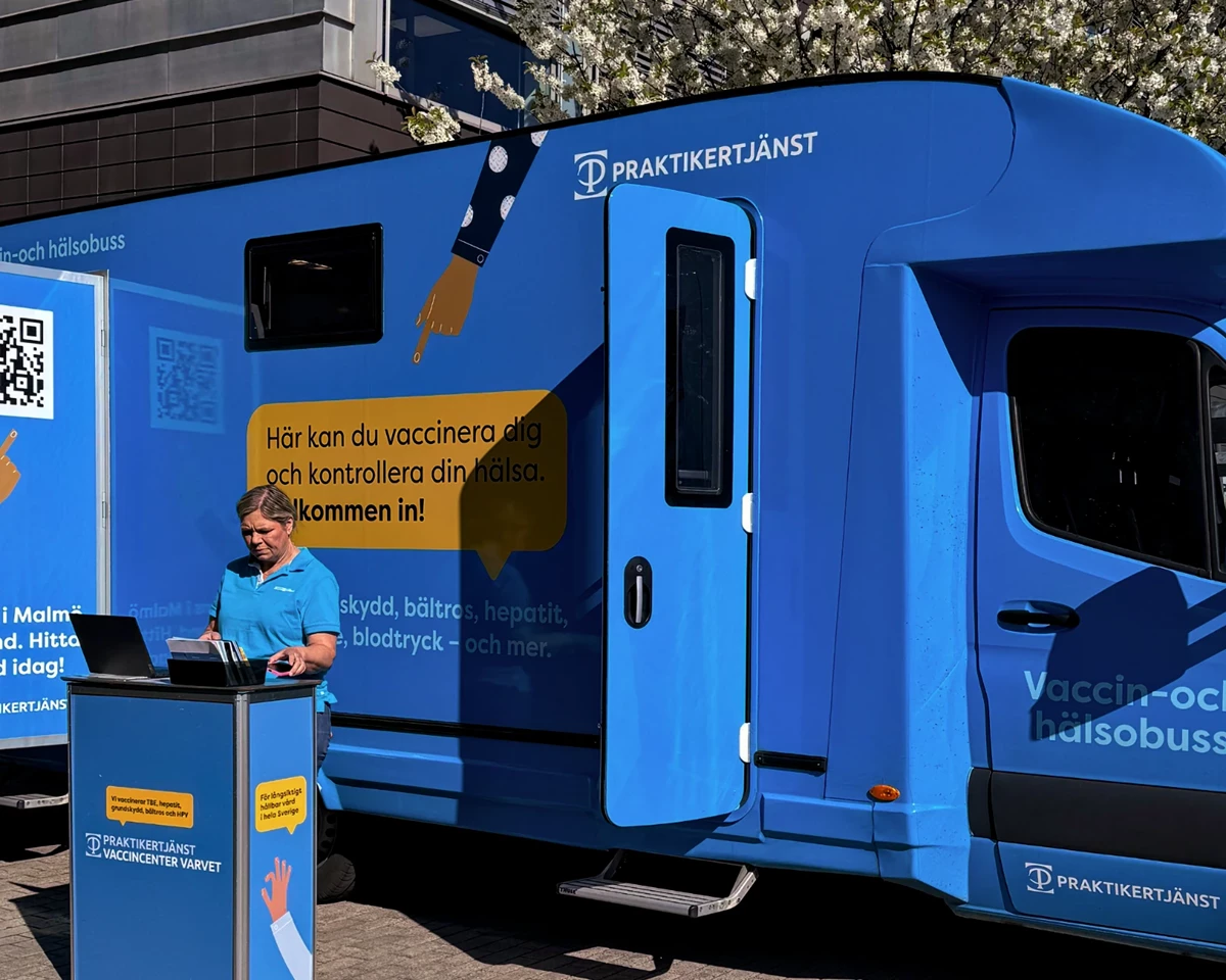 Vaccinationsbussen – utsida från sidan