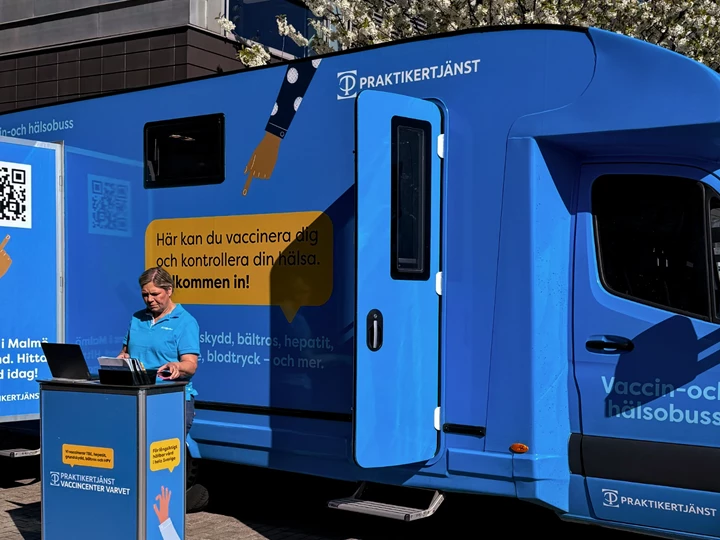 Vaccinationsbussen – utsida från sidan